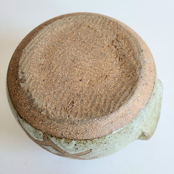Vintage stoneware handmade ceramic pot/vase/cover pot/planter. Signed by artist. - Picture 5 of 6